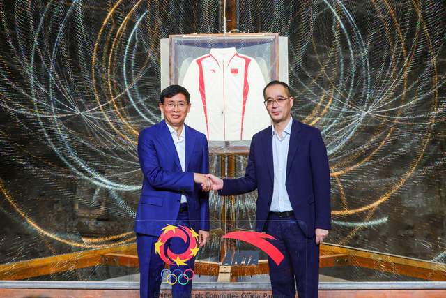 2024巴黎奥运会中国代表团领奖装备发布中国文化与绿色科技并
