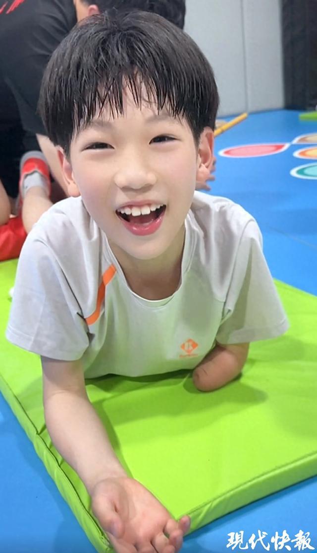 南通独臂男孩开学火了梦想是成为残奥会羽毛球冠军