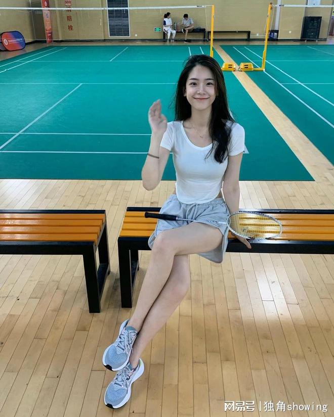 羽毛球爱好者的穿搭竟如此简单但效果相当完美(图4)