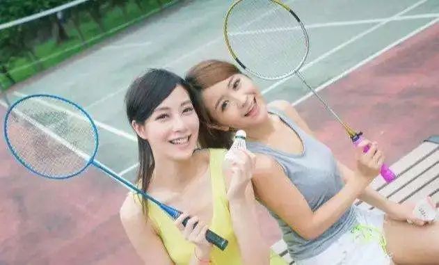 论羽毛球群如何壮大？只要有妹纸就行(图3)