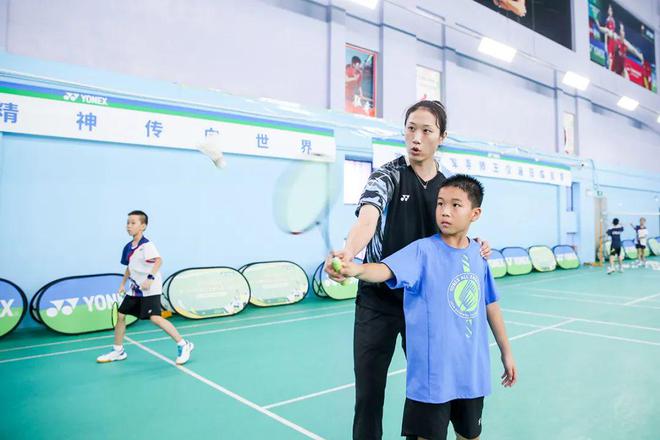 身边｜点燃羽球梦想YONEX青少年羽毛球夏令营圆满收官(图5)