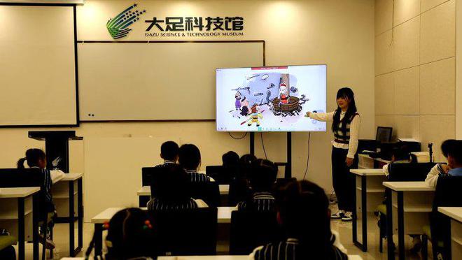 重庆大足：零距离接触消防装备游戏里学习消防知识
