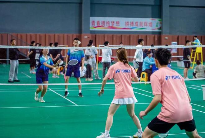 2024年贵州省高校羽毛球、乒乓球比赛在贵州理工学院开幕(图5)