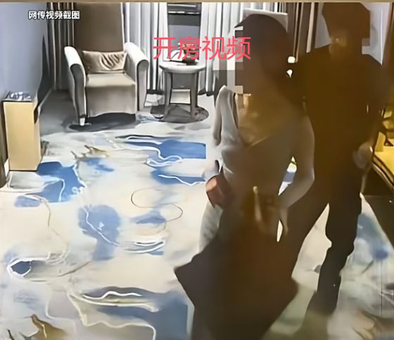 星空体育网站：高校老师出轨男学生丈夫公开电梯亲密女老师身材好颜值高(图7)