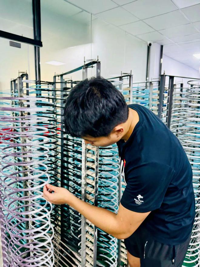 羽球的饭圈文化有多严重？球拍价格背后的疯狂(图3)