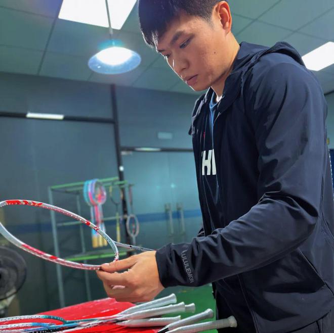 羽球的饭圈文化有多严重？球拍价格背后的疯狂(图2)