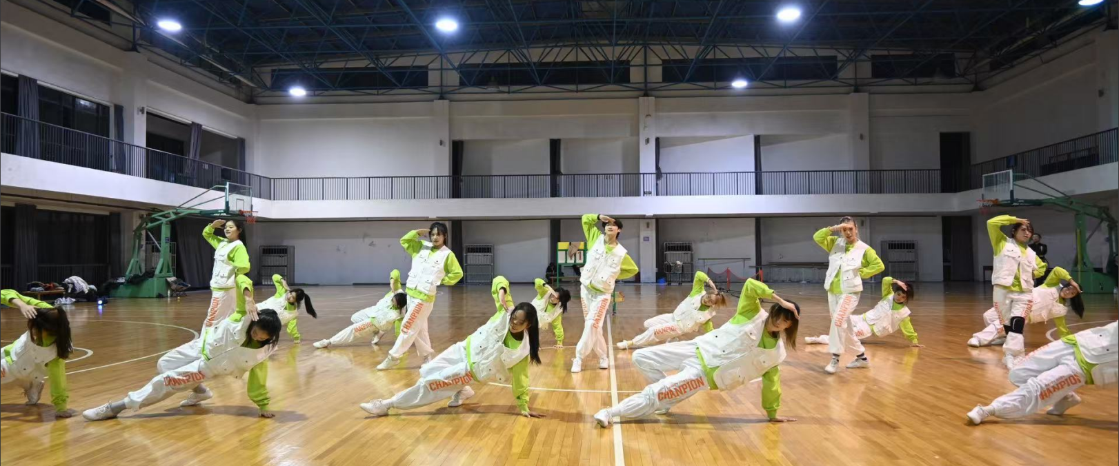 星空体育网址：【文体协会】“‘艺’展风采‘玩’美呈现”——学校工会举办2024年“艺馨致美”教职工协会展演周活动(图6)