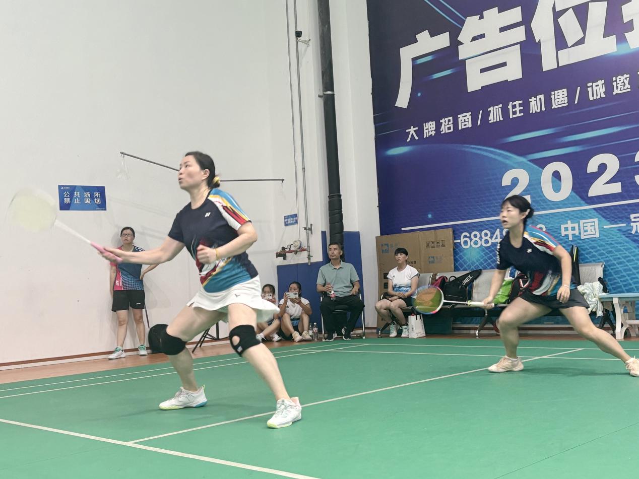 肥西县举行第三届教职工羽毛球比赛(图2)