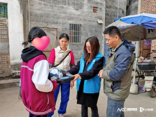广东3000名留守和困境儿童收到新春礼物