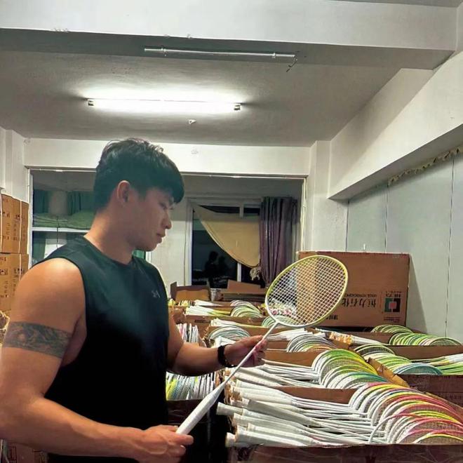 星空体育网站：服务至上、品质为王一个羽毛球品牌的诚意与担当！(图2)