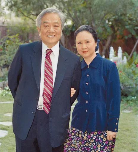 平鑫涛布局20年跪地求婚+宁死不分联手原配林婉珍吸血琼瑶(图2)