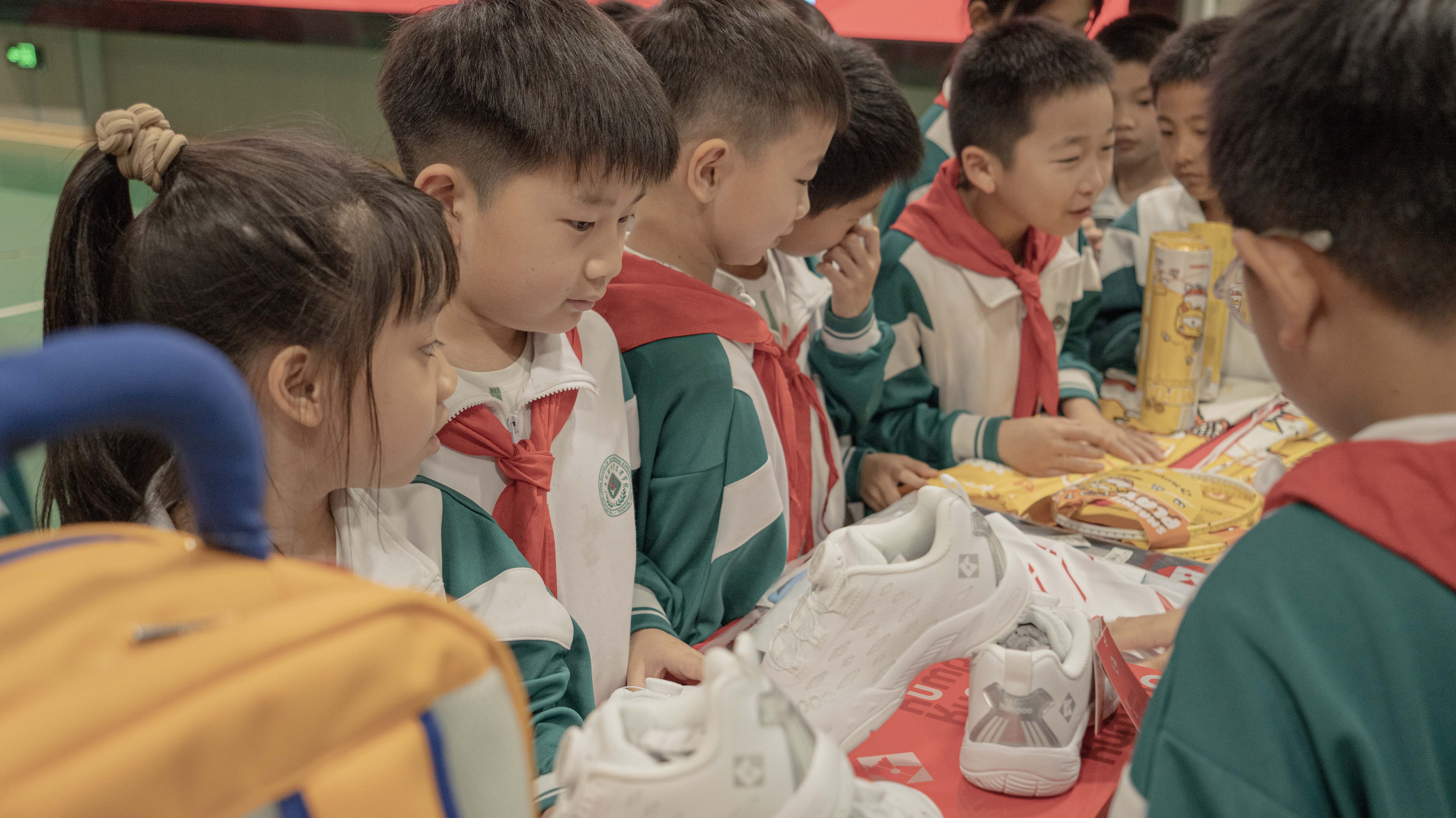 以体育人共谱华章薰风KUMPOO羽毛球品牌与广东实验中学荔湾学校开启体教融合新篇章(图5)