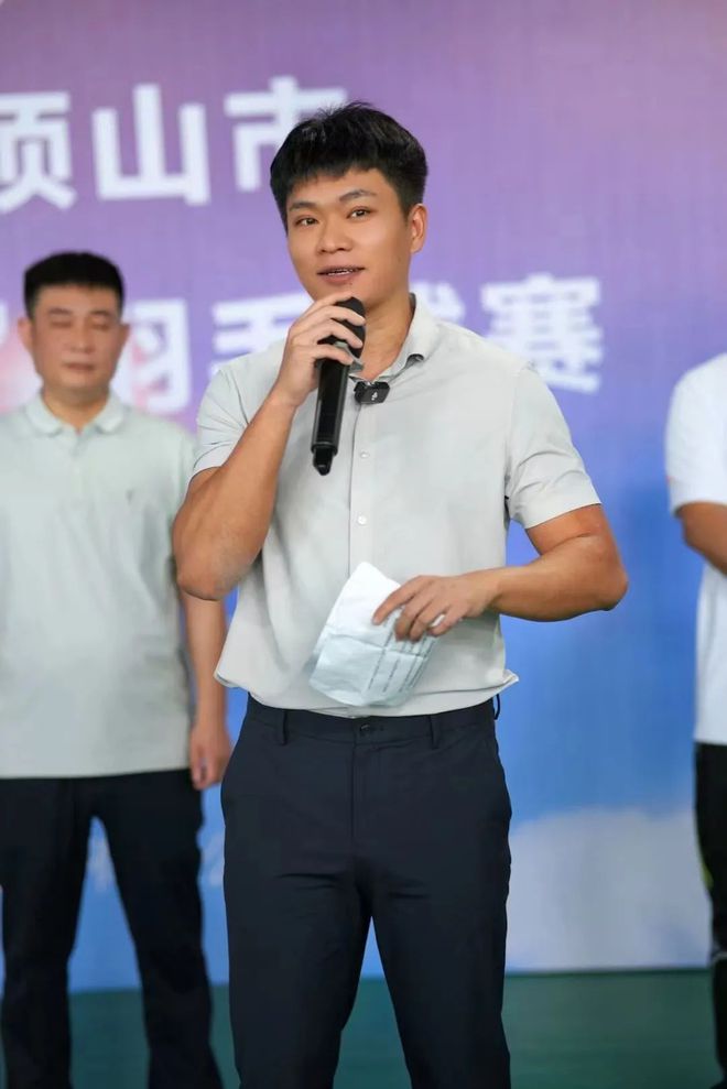羽毛球巨头疯狂涨价背后竟是竞争不足的暴利游戏？(图1)
