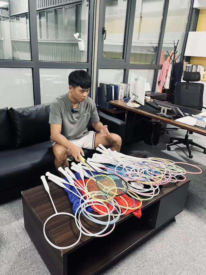 杨晨大神品牌：属于球拍的理想主义宣言(图3)