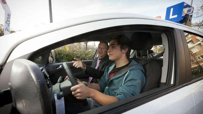 星空体育网址：【荷兰】荷兰要拿驾驶执照的考生留意：一年内没有临时路考