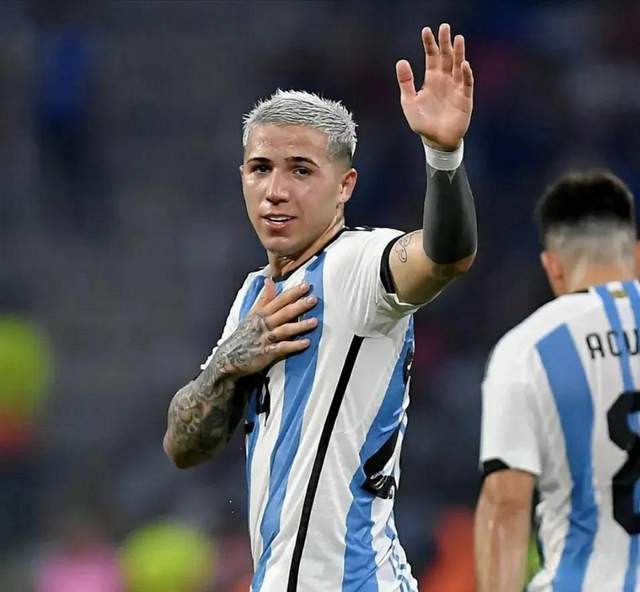 破门助攻防守干架！阿根廷4球大胜恩佐战神附体马雷斯卡看到了吗(图2)