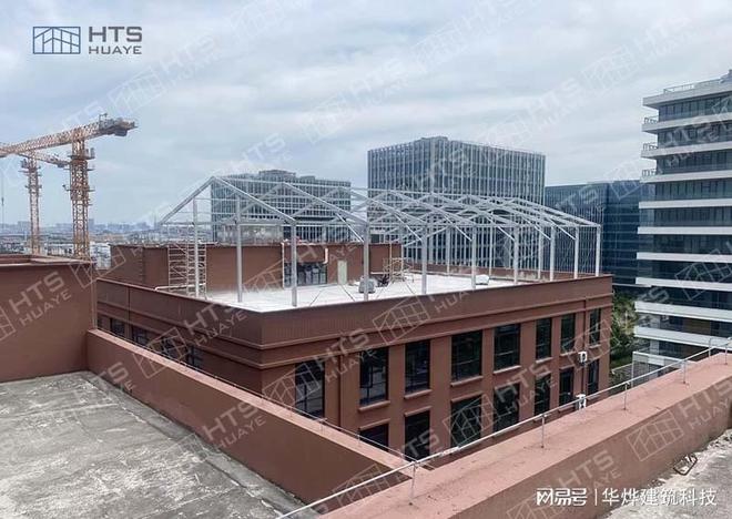 聚集热情与能量：华烨篷房助力体育看台顶棚的创新设计！