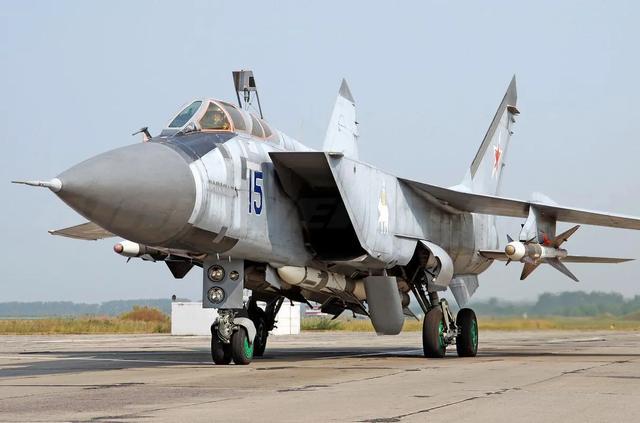 星空体育网站：F16不开雷达48公里外击落苏24战机俄战机暴露了什么缺点？(图3)