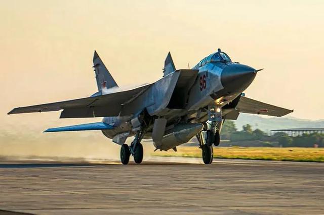 星空体育网站：F16不开雷达48公里外击落苏24战机俄战机暴露了什么缺点？(图2)