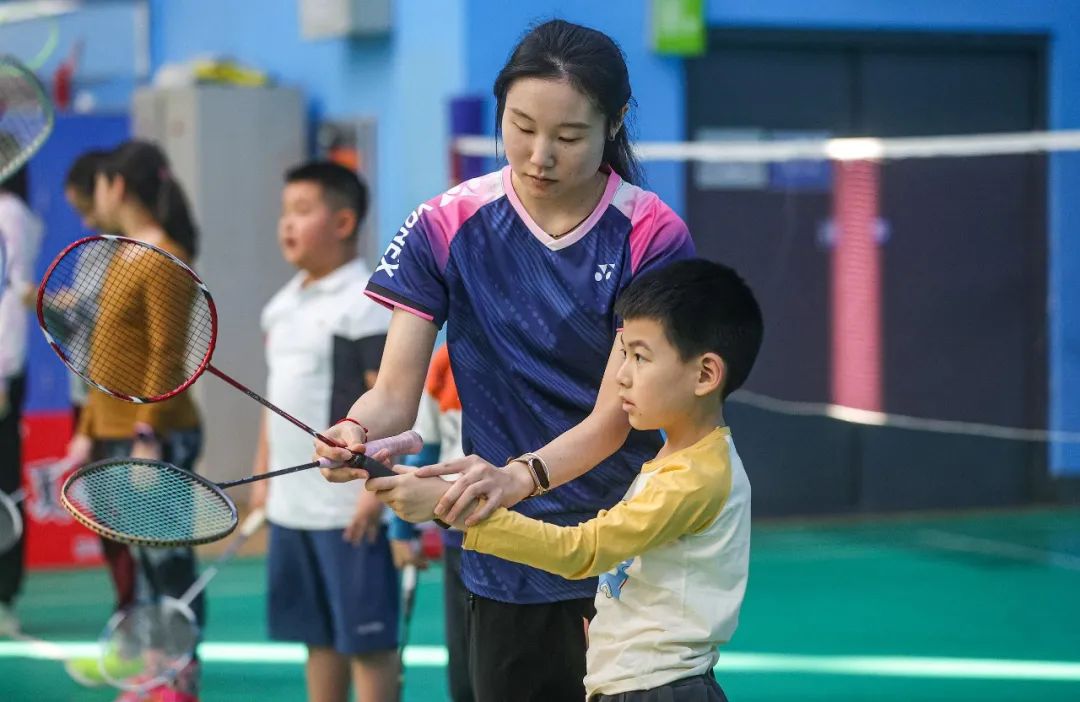 星空体育网站：涨幅超黄金！月薪两万都玩不起羽毛球价格为何一涨再涨？(图6)