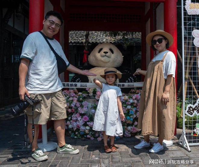 星空体育网站：成都最出名 旅游攻略四川景点大全详细介绍！(图2)