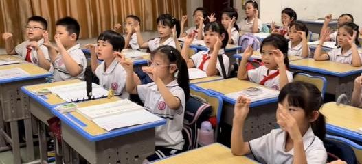 从种盆栽到CEO体验和平路小学把“大千世界”搬进课后服务！(图4)