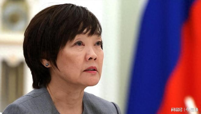 安倍晋三遗孀抵达俄罗斯当听到普京讲话眼睛都哭红了(图1)