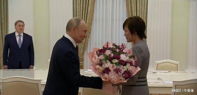 安倍晋三遗孀抵达俄罗斯当听到普京讲话眼睛都哭红了(图7)