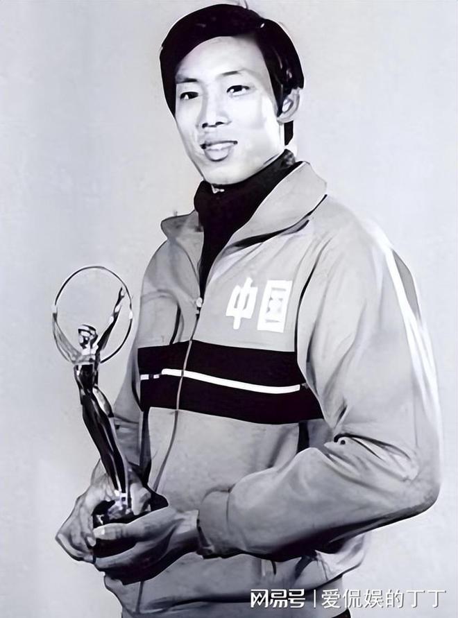 星空体育网站：跳高王子朱建华现状：移民美国62岁精神好家庭美满很幸福(图3)