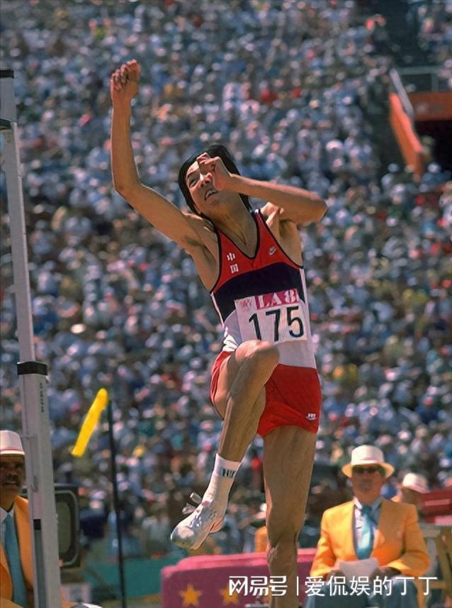 星空体育网站：跳高王子朱建华现状：移民美国62岁精神好家庭美满很幸福