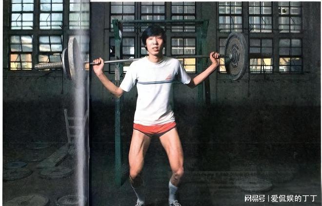 星空体育网站：跳高王子朱建华现状：移民美国62岁精神好家庭美满很幸福(图16)