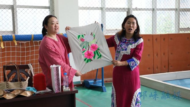 2025年邛崃市残疾人藏羌织绣技能培训班开班(图3)