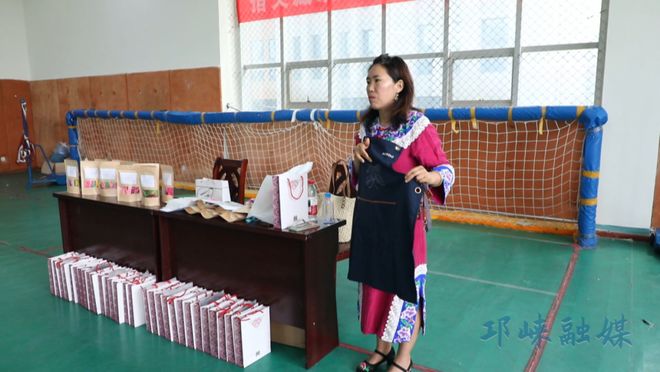 2025年邛崃市残疾人藏羌织绣技能培训班开班(图4)