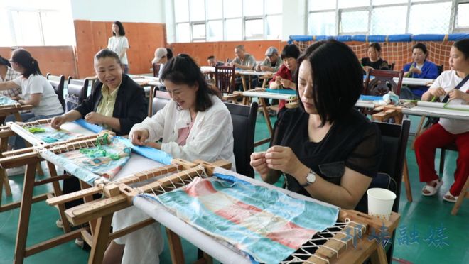 2025年邛崃市残疾人藏羌织绣技能培训班开班(图5)