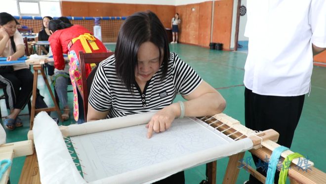 2025年邛崃市残疾人藏羌织绣技能培训班开班(图6)