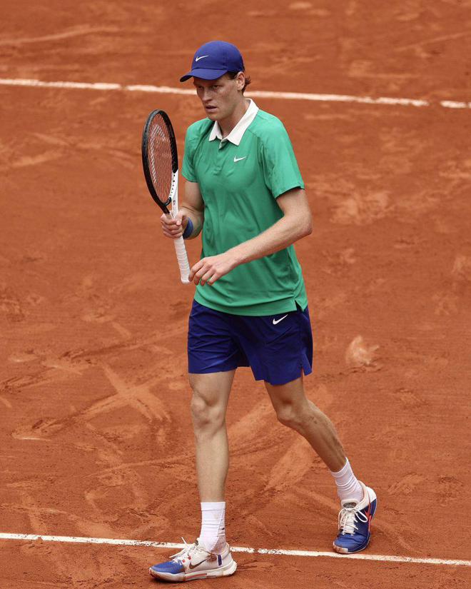 大满贯18连胜！辛纳横扫跻身法网八强创意大利网球新纪录(图1)