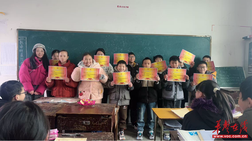 三尺讲台育桃李——记湖南省隆回县高平镇中心小学青年教师申芬