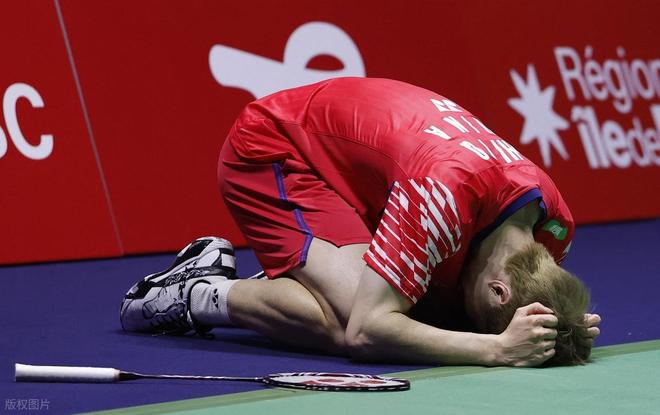 星空体育网站：泪洒赛场！决胜局3-8到21-18：石宇奇惊天逆转背后的热血拼搏密码(图2)