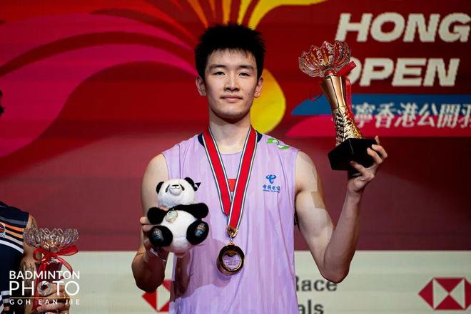 星空体育平台：江西运动员李诗沣夺得中国香港公开赛男单冠军！