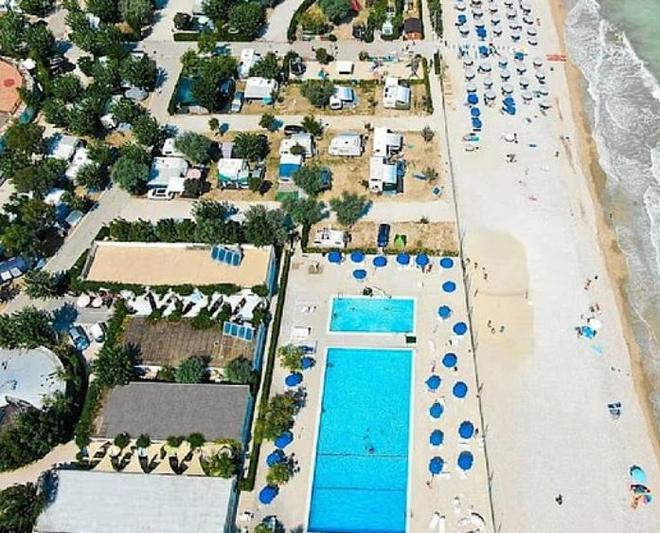 超音速跳伞第一人跳伞时去世曾从39万米平流层跳回地球(图2)