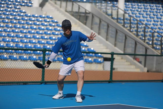 星空体育平台：全民入局！匹克球成2025新潮流双鱼装备成“标配”