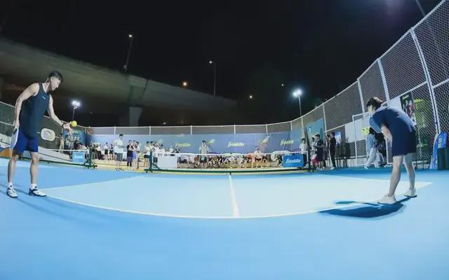 星空体育网址：免费招募！玩转板式网球+匹克球秋日潮玩不缺席