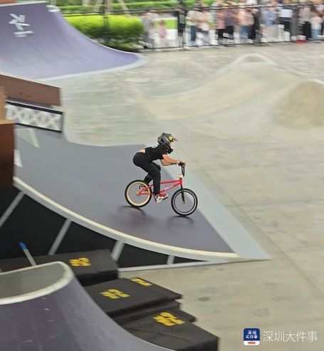 星空体育网站：蝉联世界冠军！深圳少年小轮车上秀实力完成世界级难度动作(图4)