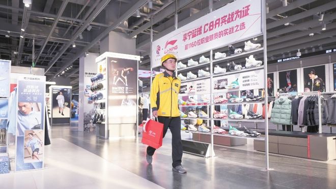 星空体育网址：李宁踏上“即时赛场”(图2)