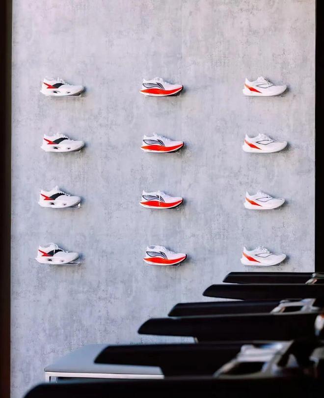 星空体育网址：李宁踏上“即时赛场”(图5)