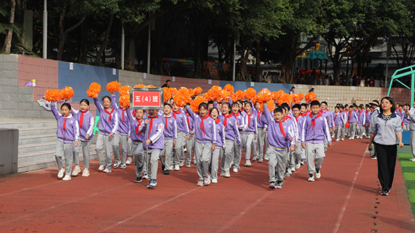 星空体育平台：做活“空间乘法”这所小学让体育课“上天入地”(图2)