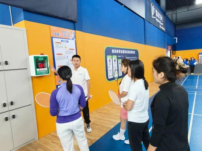 东莞全域文明给运动安全加装“安心锁”！桥头一羽毛球馆率先配备AED(图6)