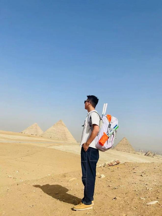 星空体育网站：身边｜马凯奇：带着球拍走天下(图2)