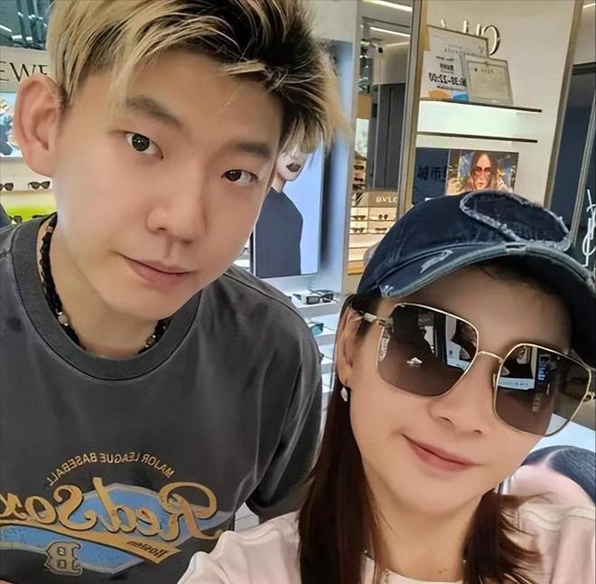 星空体育网址：金牌拿到手软又嫁入体坛世家樊振东马龙都送上祝福(图5)