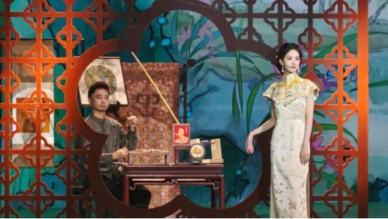 星空体育网址：江苏南京：一袭旗袍出云锦千年非遗正芳华